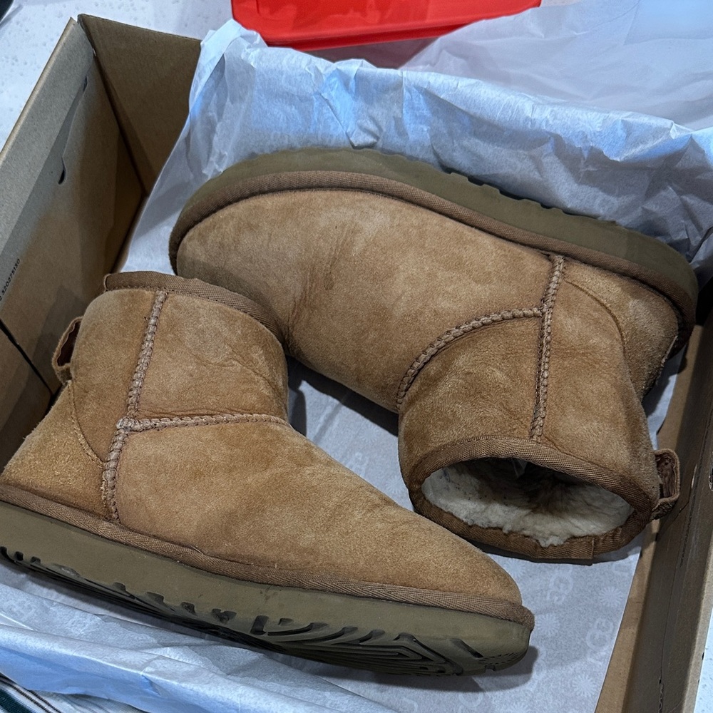 MINI WOMANS UGG BOOT - image 1